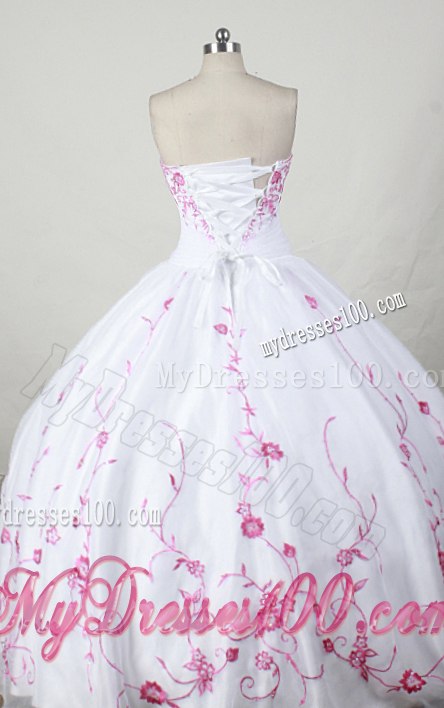 Exclusive Pink Embroidery Taffeta Puffy Quince Dresses in White